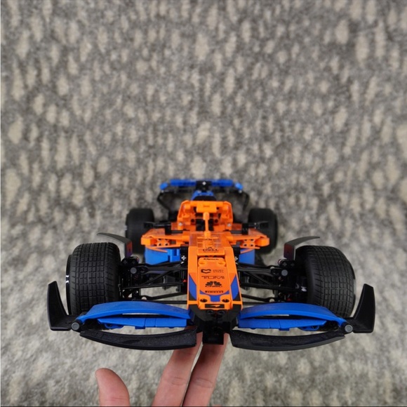 LEGO Technic Race Set 42141 McLaren Formula 1 Team 2022 Race Car W/ Box & Manual - Picture 7 of 15